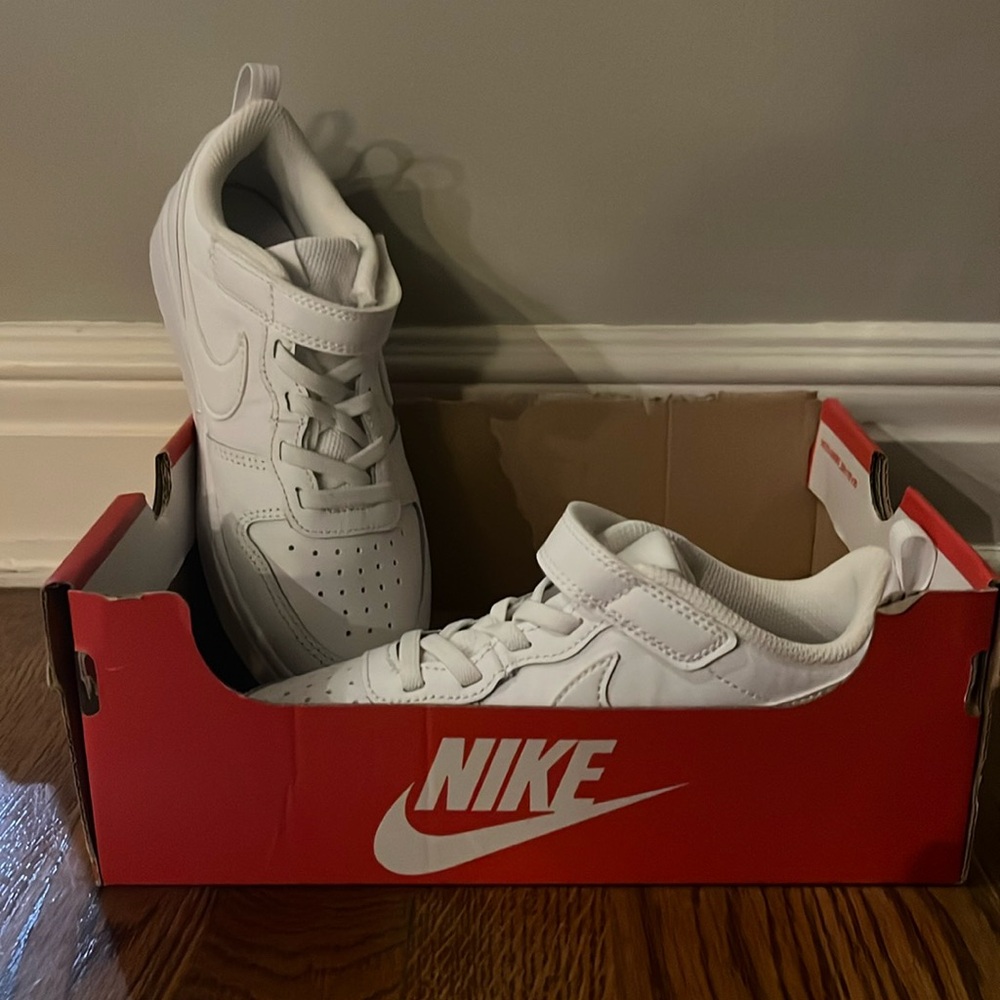 Nike youth Court Low Borough size 1.5 all white
